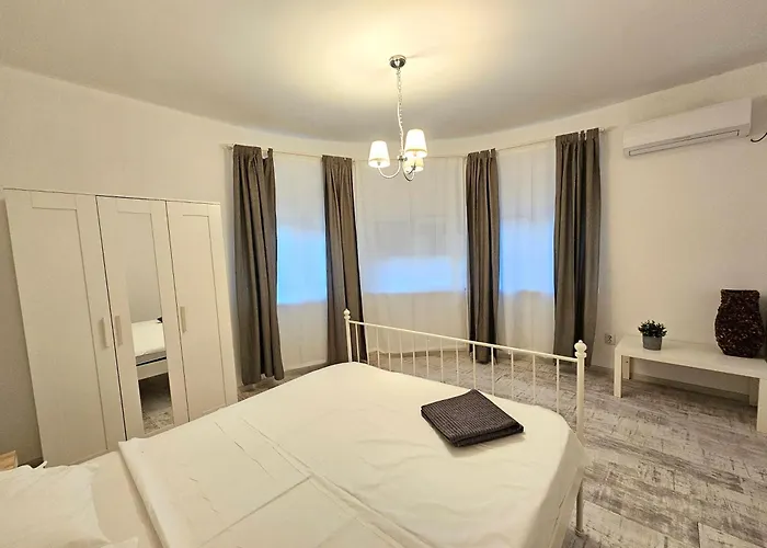 Color Old Town Center Βουκουρέστι