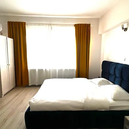 Color Old Town Center Бухарест