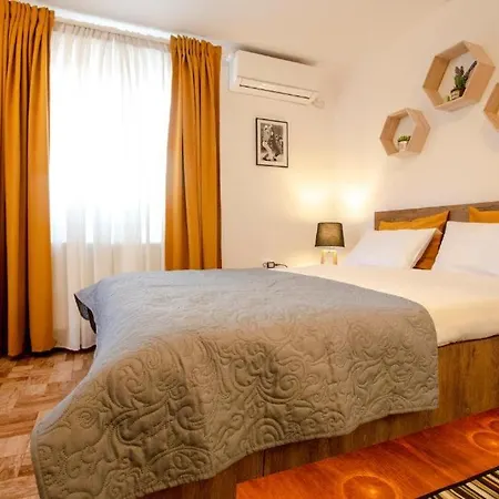 Color Old Town Center Apartment *
