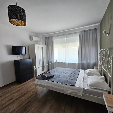 Color Old Town Center Бухарест