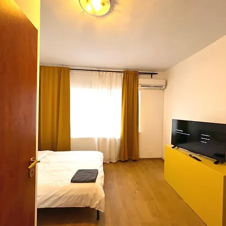 Color Old Town Center Бухарест