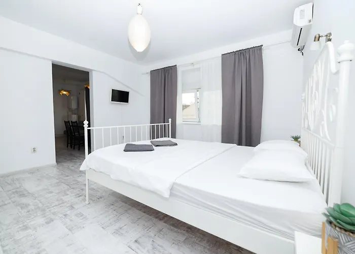 Color Old Town Center بوخارست