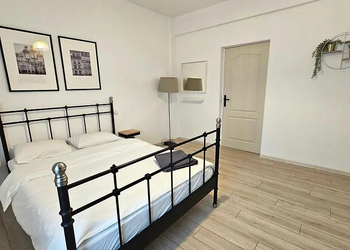 Color Old Town Center بوخارست