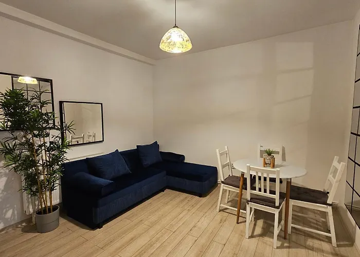 Color Old Town Center * بوخارست