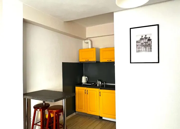 Color Old Town Center * بوخارست