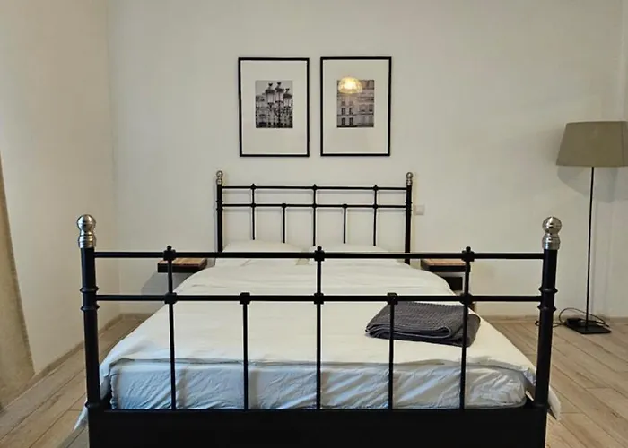 Color Old Town Center 公寓 *